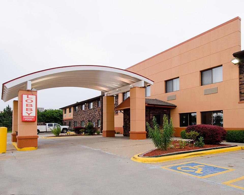 Econo Lodge Wanamaker Topeka Exterior photo